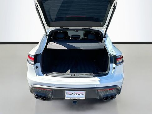 Certified 2023 Porsche Macan AWD/4WD image 28