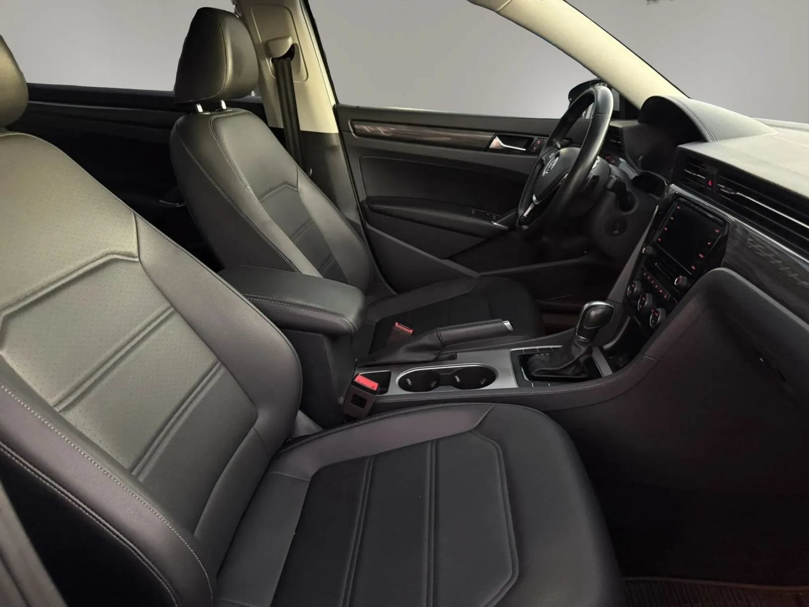 Used 2020 Volkswagen Passat 2.0T R-Line FWD image 20