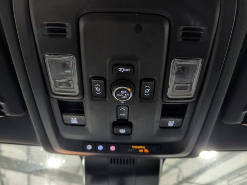 Used 2025 GMC Yukon XL AT4 image 13