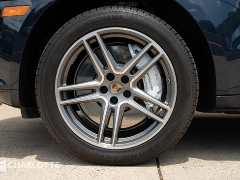 Used 2021 Porsche Macan Turbo AWD/4WD image 10