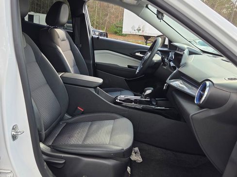 Used 2025 Chevrolet Trax LT image 15