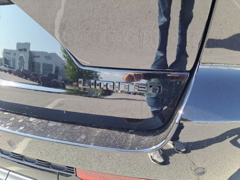 New 2025 Jeep Grand Cherokee Limited w/ Luxury Tech Group II image 8