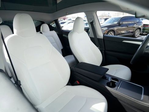 Used 2023 Tesla Model Y 2WD image 22