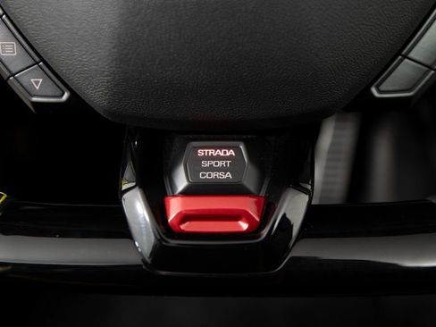 Used 2022 Lamborghini Huracan EVO image 26