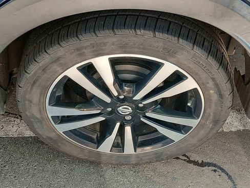 Used 2020 Nissan Kicks SV FWD image 6
