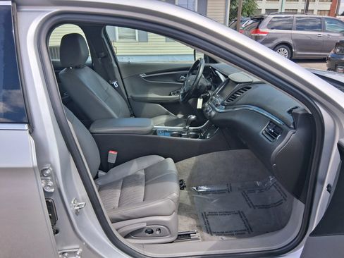 Used 2017 Chevrolet Impala LT FWD image 28