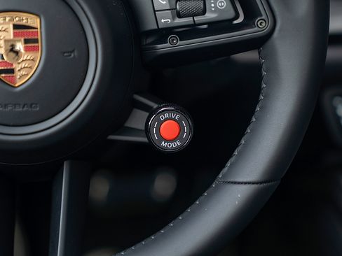 Certified 2025 Porsche 911 Carrera image 9