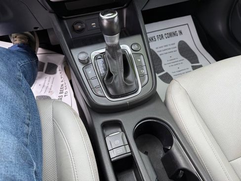 Used 2022 Hyundai Kona Limited image 14