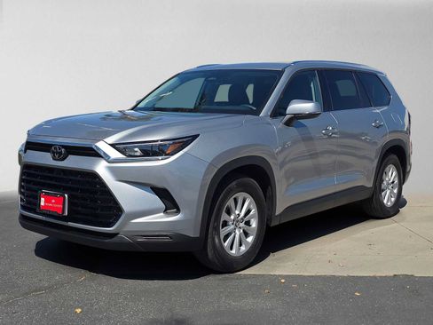 Certified 2026 Toyota Grand Highlander FWD image 7