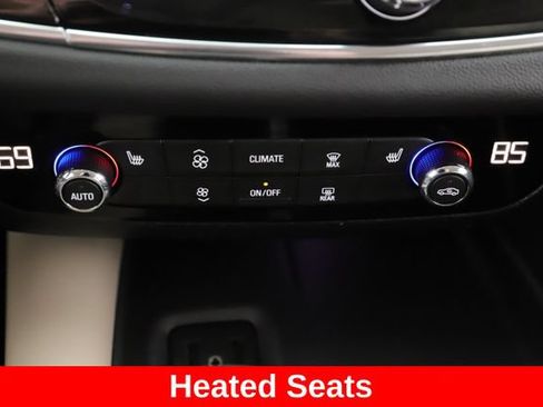 Used 2018 Buick Enclave Essence FWD image 4