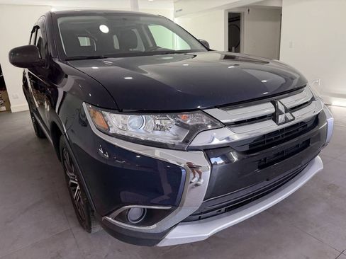 Used 2018 Mitsubishi Outlander SEL AWD/4WD image 10