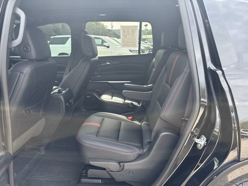 Used 2024 Chevrolet Traverse RS image 25