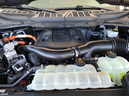 Used 2022 Toyota Camry SE image 25