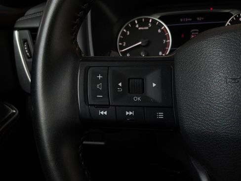 Used 2025 Nissan Rogue SV FWD image 33