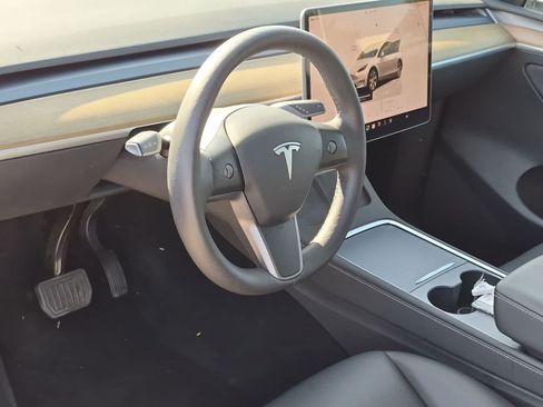 Used 2023 Tesla Model Y Long Range AWD/4WD image 2