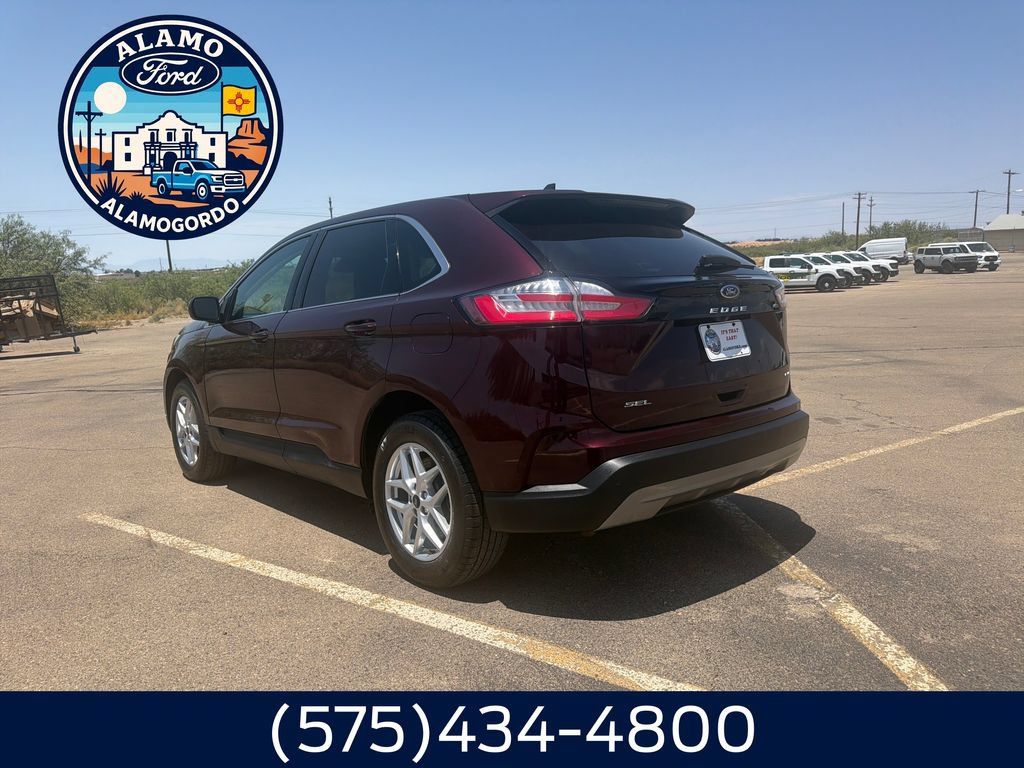 Used 2024 Ford Edge SEL AWD/4WD image 3