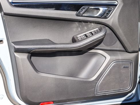 Used 2017 Porsche Macan image 20