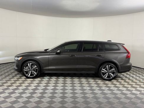 Used 2025 Volvo V60 B5 Cross Country Plus AWD/4WD image 10
