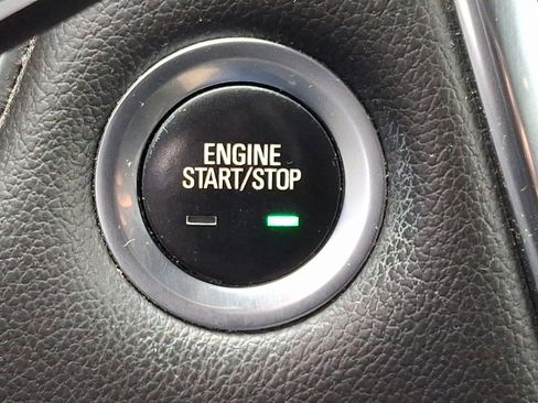 Used 2021 Chevrolet Traverse LT image 25