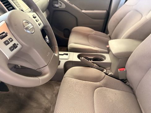 Used 2017 Nissan Frontier SV w/ SV Value Truck Package RWD image 16