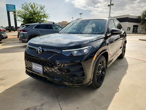 New 2026 Volkswagen Tiguan SE R-Line FWD image 3