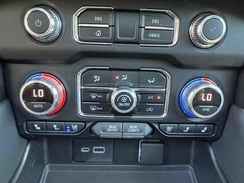 Used 2022 GMC Yukon XL AT4 AWD/4WD image 37