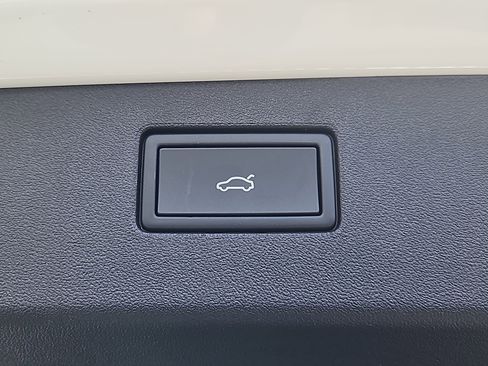 New 2026 Volkswagen Tiguan SE image 13