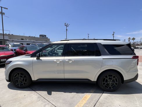 Certified 2026 Kia Carnival SX Prestige FWD image 3