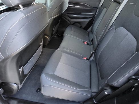 Used 2023 Jeep Grand Cherokee Laredo w/ Luxury Tech Group I image 9