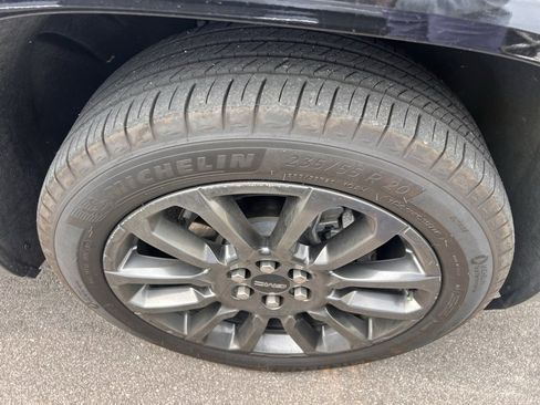 Used 2023 GMC Acadia Denali w/ Black Diamond Edition image 9