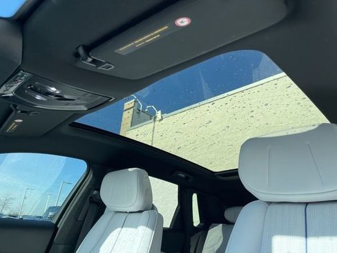 Used 2024 Cadillac Lyriq Luxury image 12