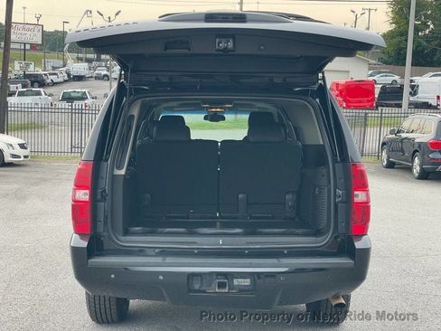 Used 2009 Chevrolet Suburban LT AWD/4WD image 9
