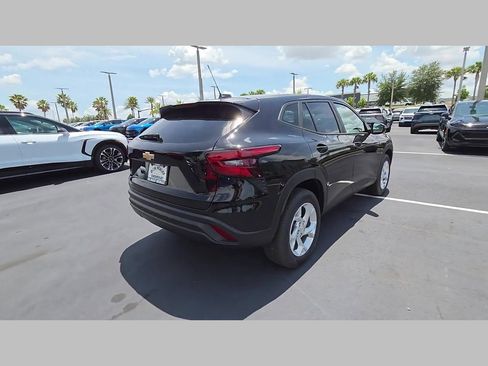 New 2026 Chevrolet Trax LS FWD image 17