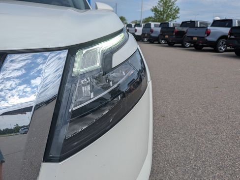 Used 2023 Nissan Pathfinder SV AWD/4WD image 16