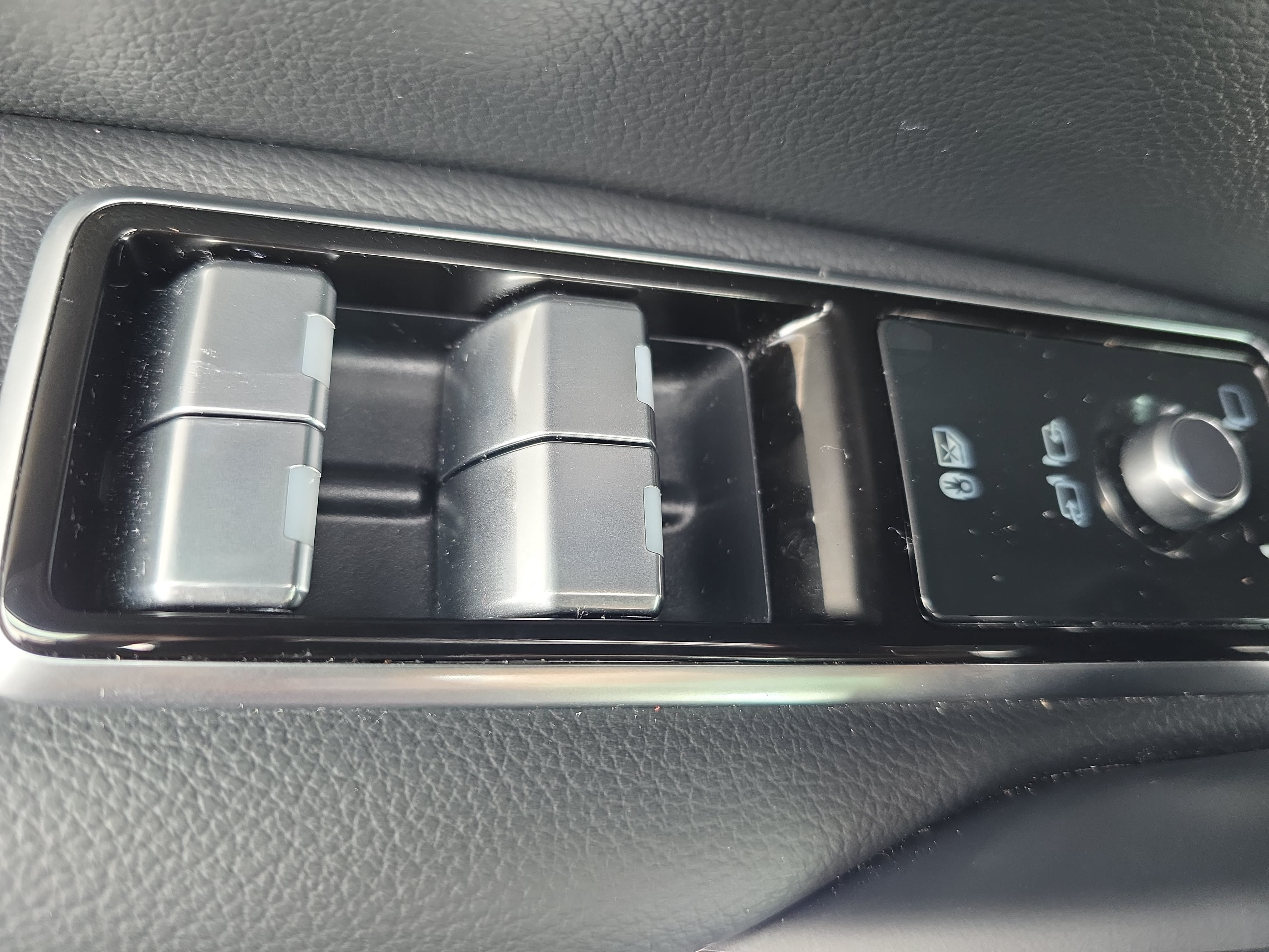 Used 2023 Jaguar XF R-Dynamic SE AWD/4WD image 27