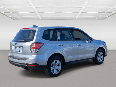 Used 2017 Subaru Forester 2.5i image 5