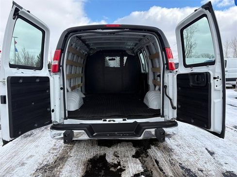 Used 2024 GMC Savana 2500 w/ Driver Convenience Package image 16