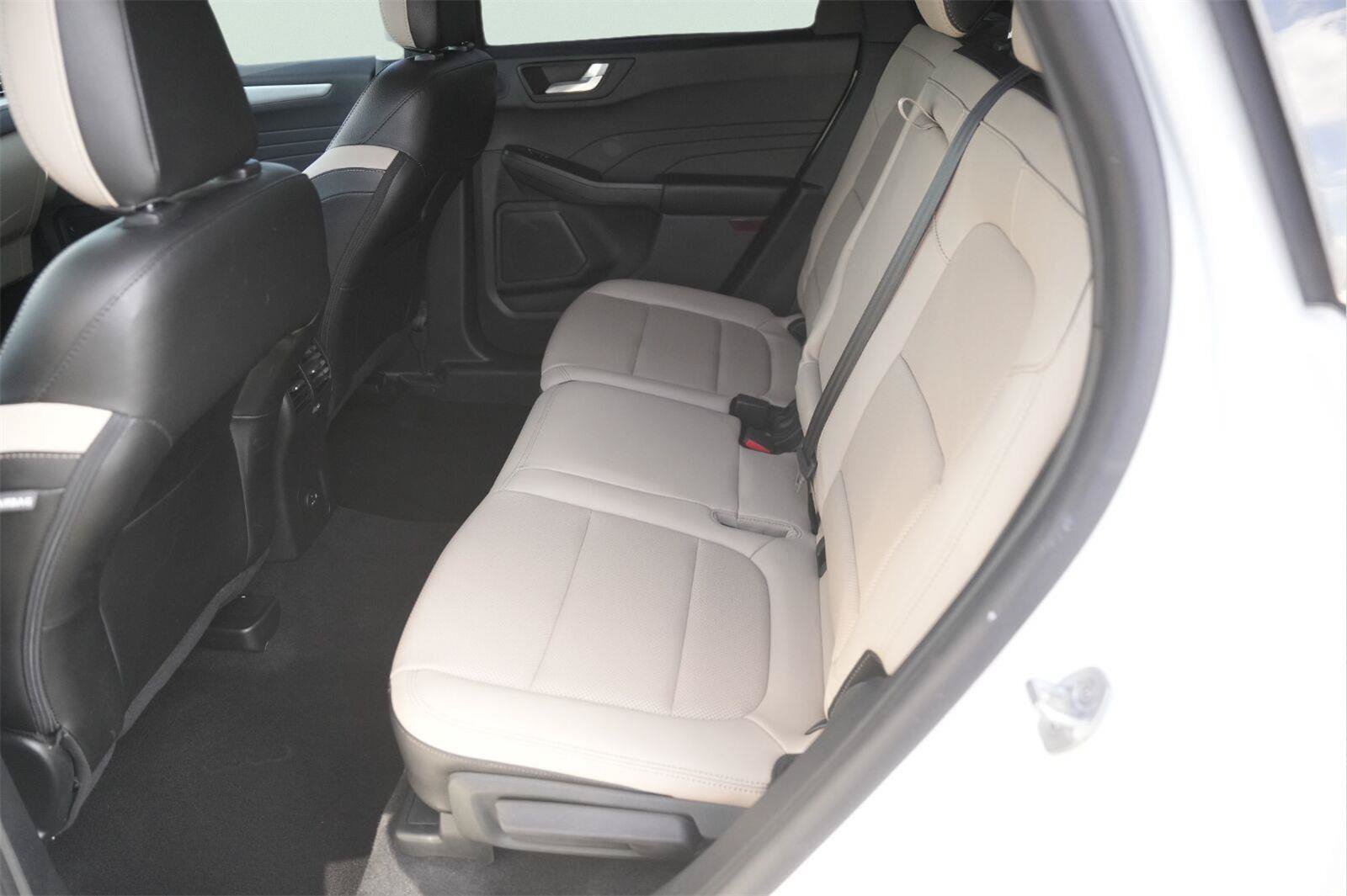 Used 2022 Ford Escape SEL w/ Technology Package FWD image 12