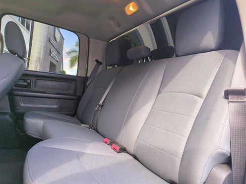 Used 2018 RAM 2500 Tradesman w/ Chrome Appearance Group image 32