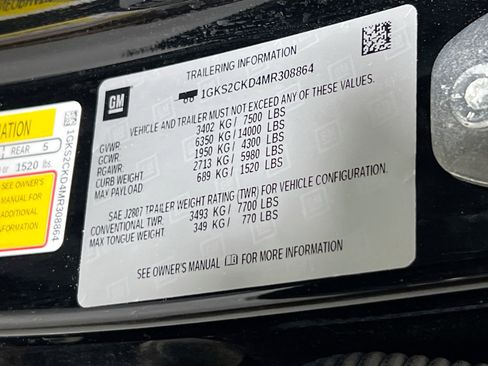 Used 2021 GMC Yukon AT4 w/ AT4 Premium Package AWD/4WD image 32