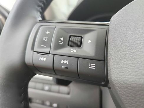 Used 2025 Nissan Rogue Platinum FWD image 27