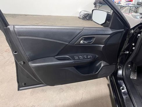 Used 2017 Honda Accord Sport image 24