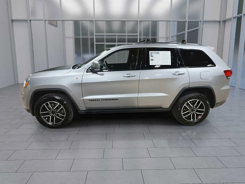 Used 2021 Jeep Grand Cherokee Trailhawk w/ Trailhawk Luxury Group AWD/4WD image 5