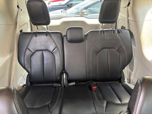 Used 2023 Chrysler Pacifica Touring-L FWD image 30