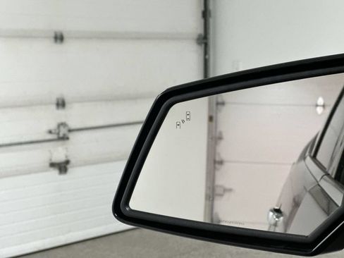 Used 2016 Chevrolet Traverse LTZ AWD/4WD image 46