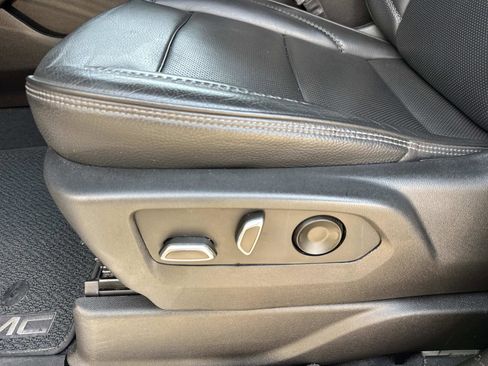 Used 2022 GMC Yukon XL Denali image 25