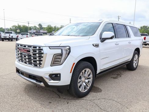 New 2026 GMC Yukon XL Denali w/ Sun & Power Step Package AWD/4WD image 33