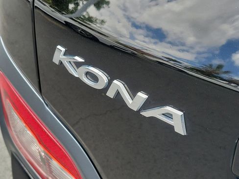 Used 2021 Hyundai Kona Ultimate FWD image 11