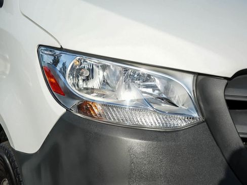 Used 2021 Mercedes-Benz Sprinter 2500 image 4