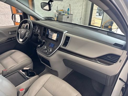 Used 2017 Toyota Sienna XLE w/ XLE Navigation Package FWD image 50
